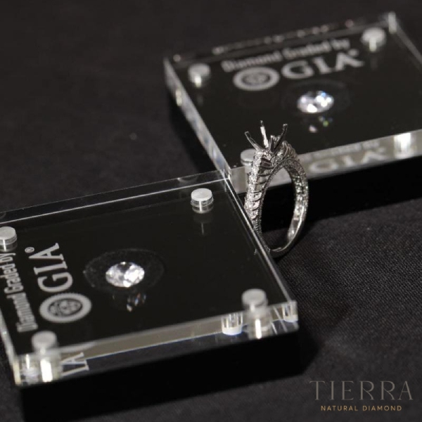 Ngoài quan tâm đến vấn đề kim cương 1 carat bằng mấy ly thì địa chỉ mua kim cương uy tín cũng vô cùng quan trọng.